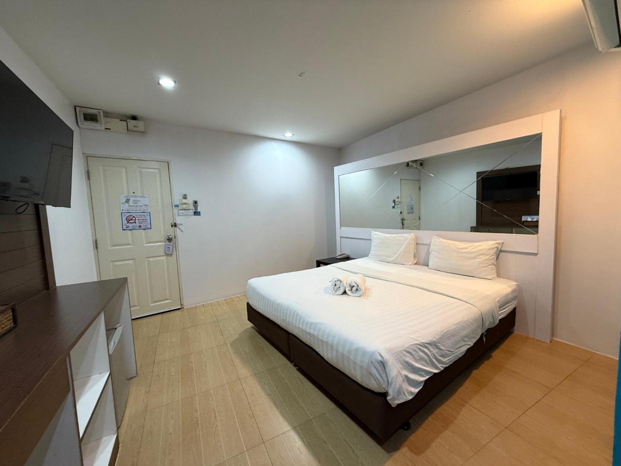 Bed By Cruise Hotel At Samakkhi-Tivanont Nonthaburi Exteriör bild